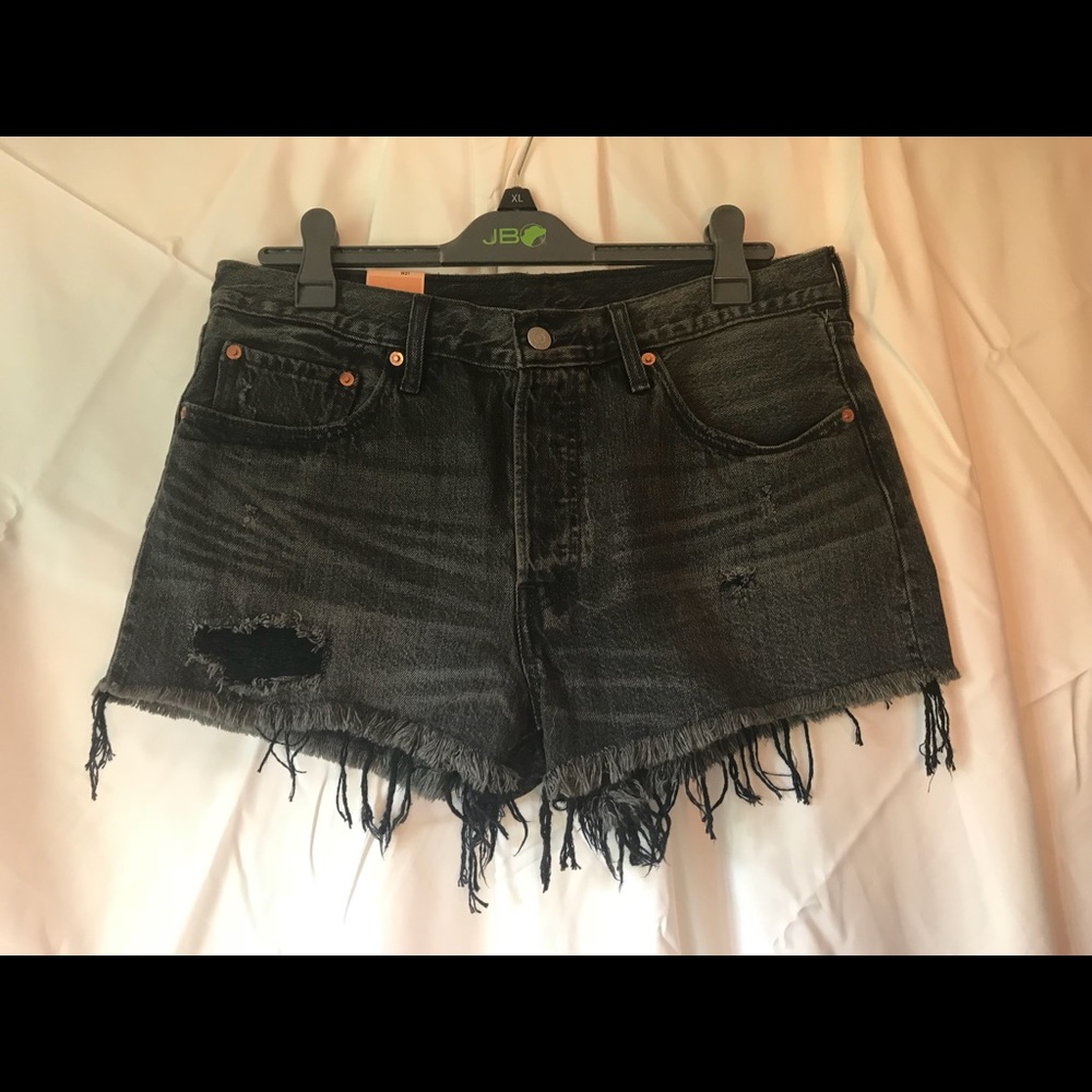 NWT Levi’s 501 size 31” high waisted shorts